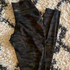 Alphalete leggings. Surface Power Legging